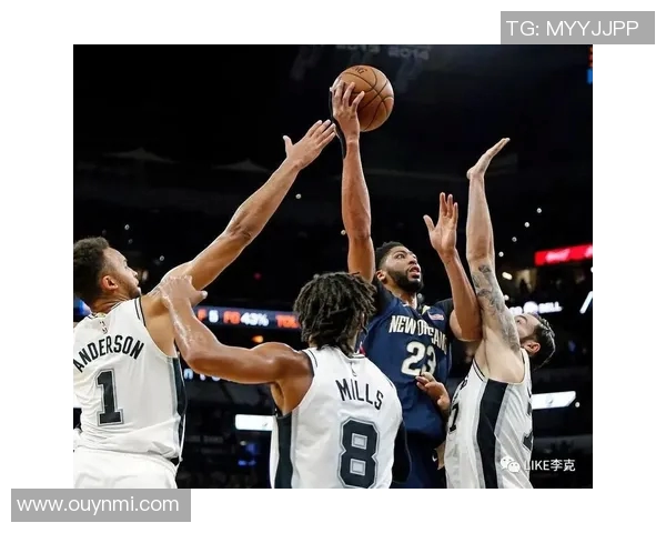 管子煜在对阵马刺的比赛中展现出突破勇气展现出优秀比赛气质