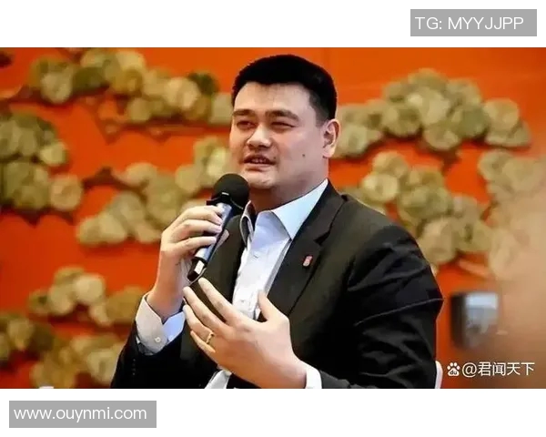 姚明与街球王阿尔斯通重聚合影引发球迷回忆与热议 姚明与街球王阿尔斯通重聚合影引发球迷回忆与热议