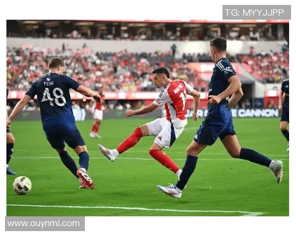 霍伊伦客场大放异彩两射一传助球队领跑小组赛喜悦无比