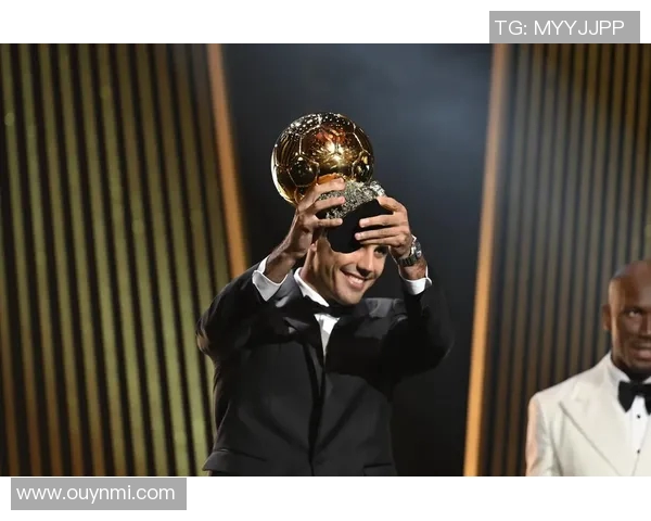 一年前的今天罗德里荣获金球奖见证足球历史的辉煌时刻 一年前的今天罗德里荣获金球奖见证足球历史的辉煌时刻