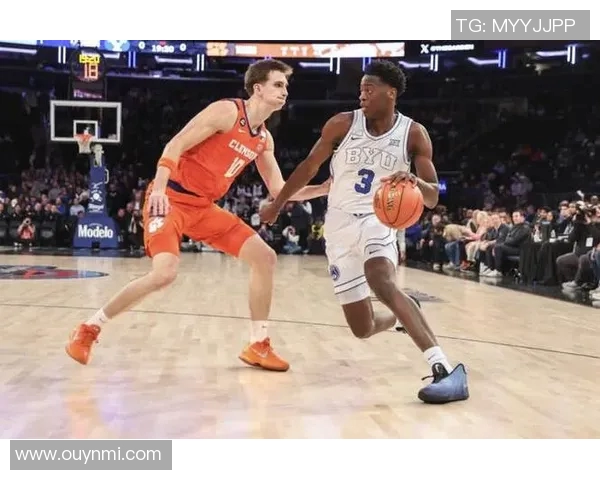 NCAA赛场奇迹时刻加长三分绝杀状元热门下半场狂砍22分7板5助