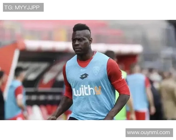 巴洛特利为保持竞技状态加盟第五级别球队进行训练