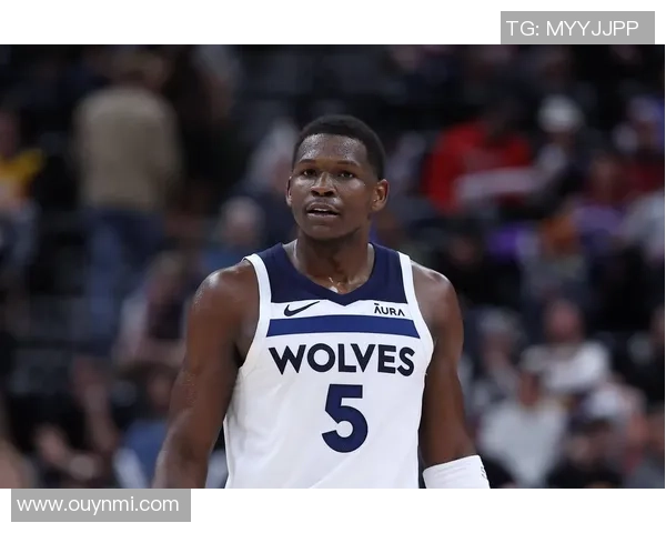 爱德华兹上半场表现分析5中3罚球全中贡献12分失误频繁正负值惨淡