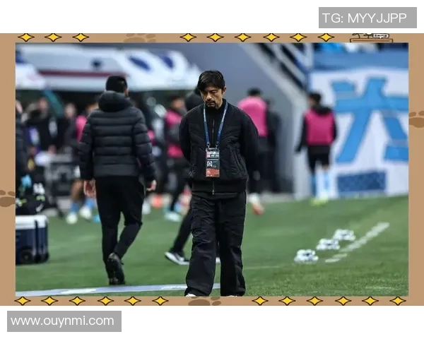 老友重聚亚泰主帅苏亚雷斯与国安队工作人员深情相拥展现友谊之情